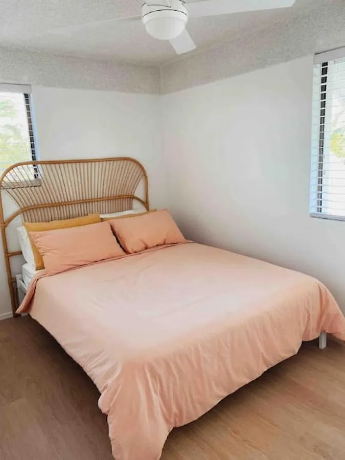 Stylish Getaway, Beach Views, 2 Mins From Shops Mooloolaba Appartement